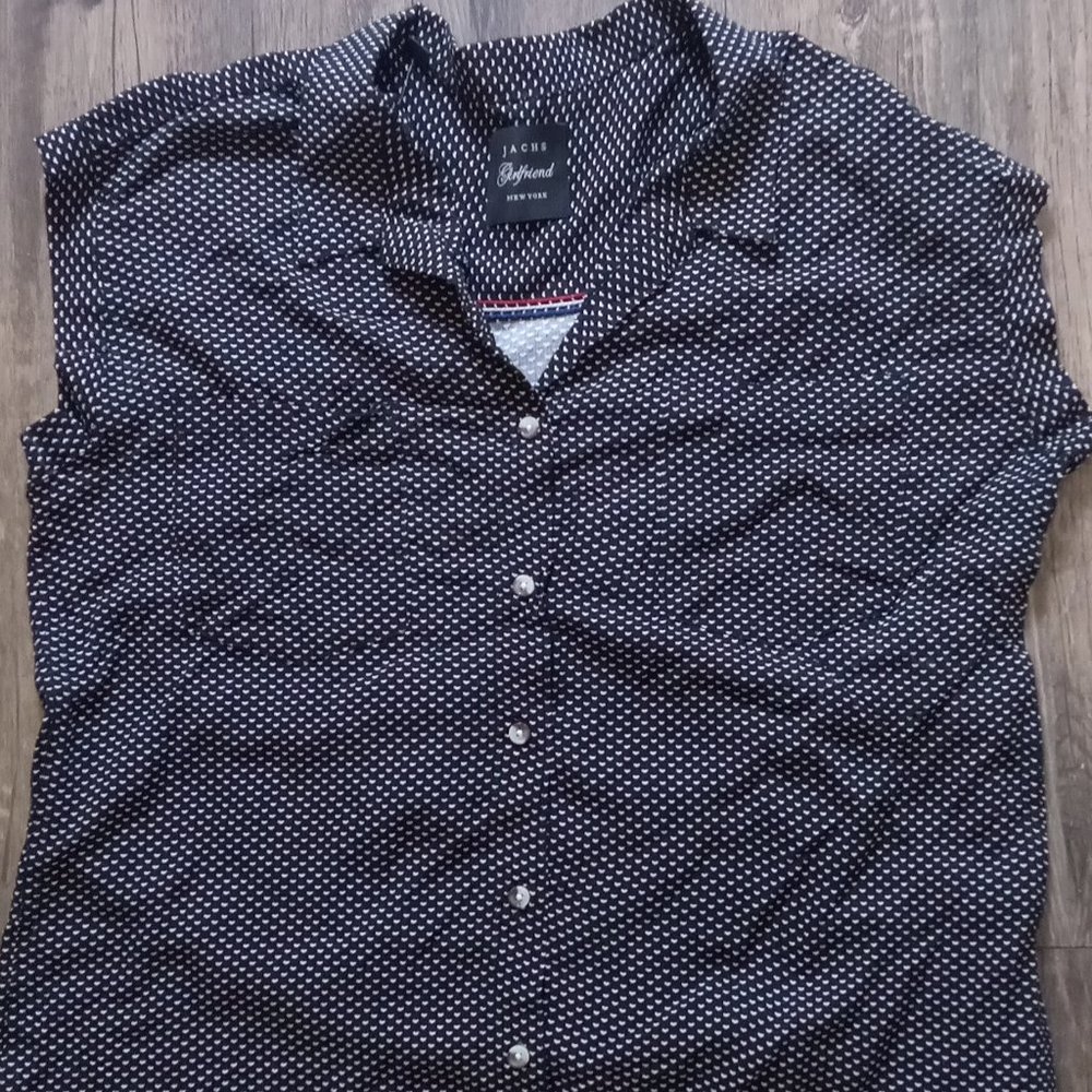 **FINAL SALE** NWT Blackbirds Top (L)